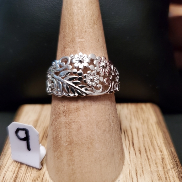 Ring - Picture 1 of 1